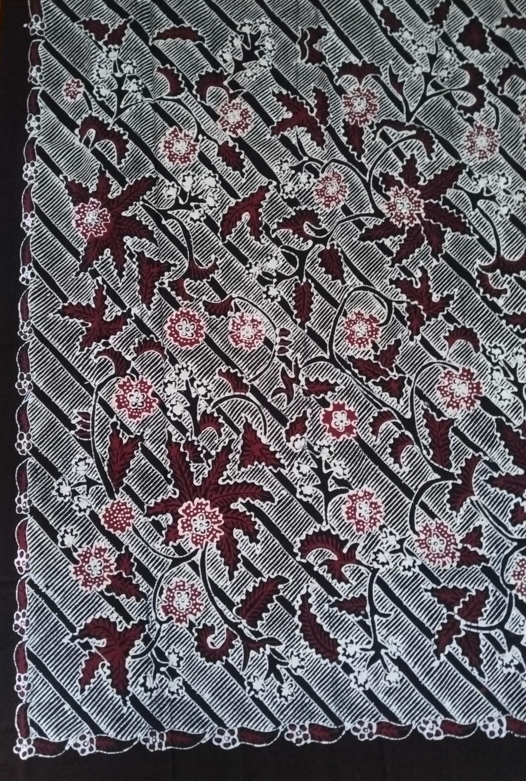 Motif batik tulis galaran miring